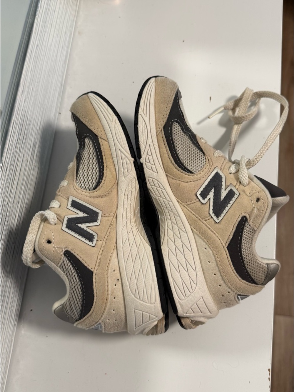 New Balance Kids Sneakers Beige Black White - Picture 5 of 5